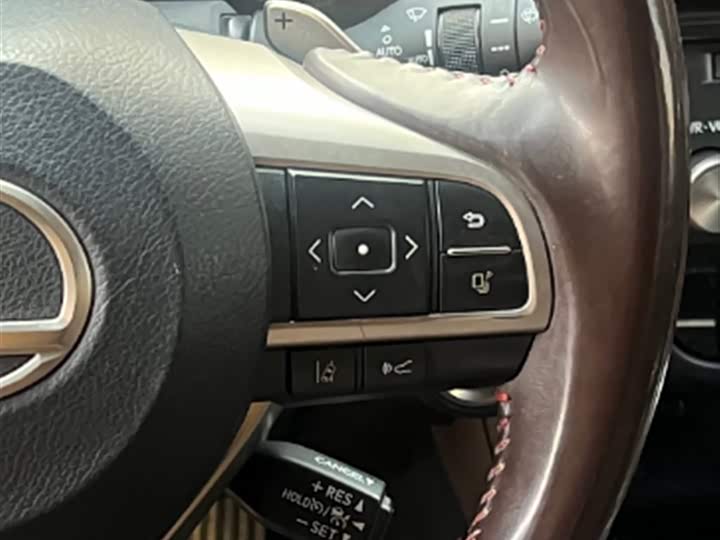 Фото 9 - Lexus RX