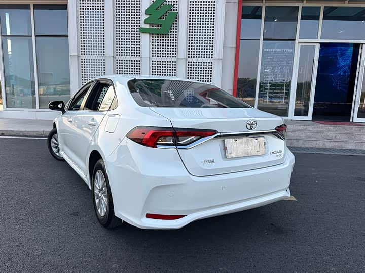 Фото 3 - Toyota Corolla