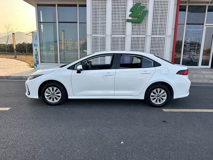 Фото 5 - Toyota Corolla