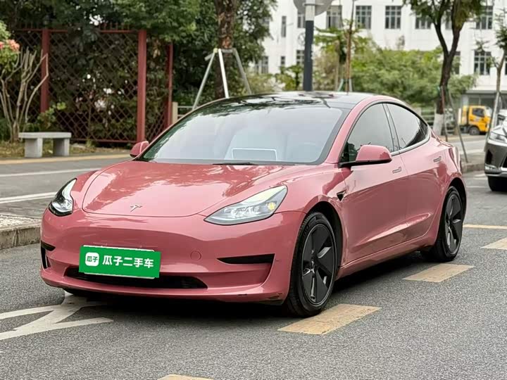 Фото 1 - Tesla Model 3