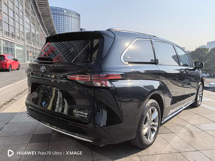 Фото 4 - Toyota Sienna