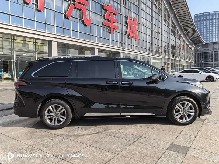 Фото 7 - Toyota Sienna