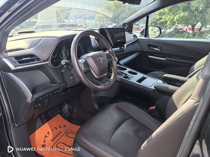 Фото 8 - Toyota Sienna