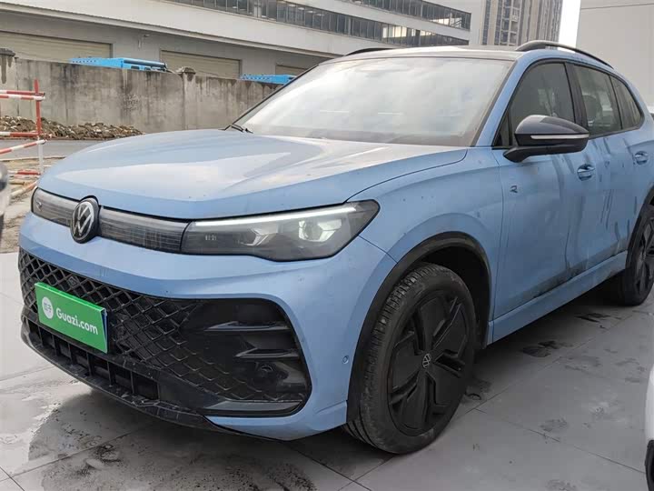 Фото 1 - Volkswagen Tiguan L Pro