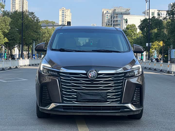 Photo 2 - Buick GL8 ES