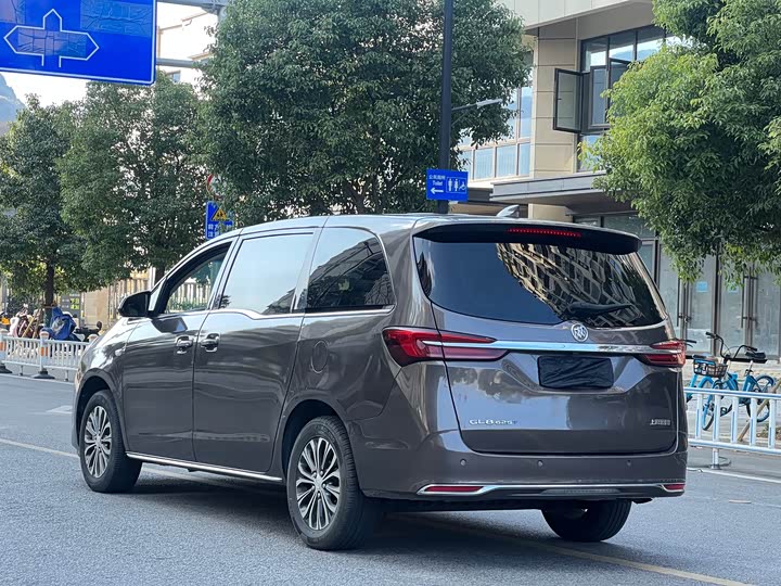 Photo 4 - Buick GL8 ES