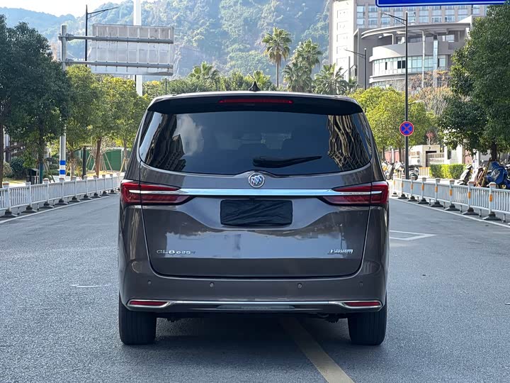 Photo 5 - Buick GL8 ES