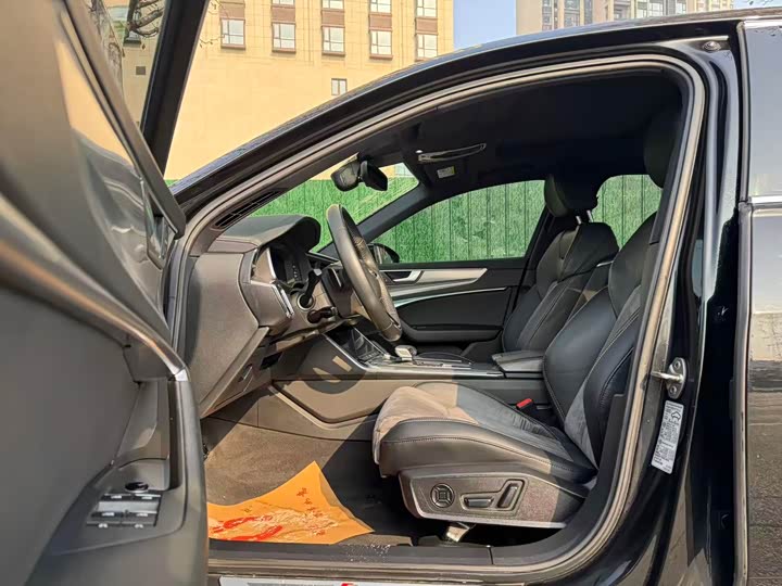 Фото 4 - Audi A6L