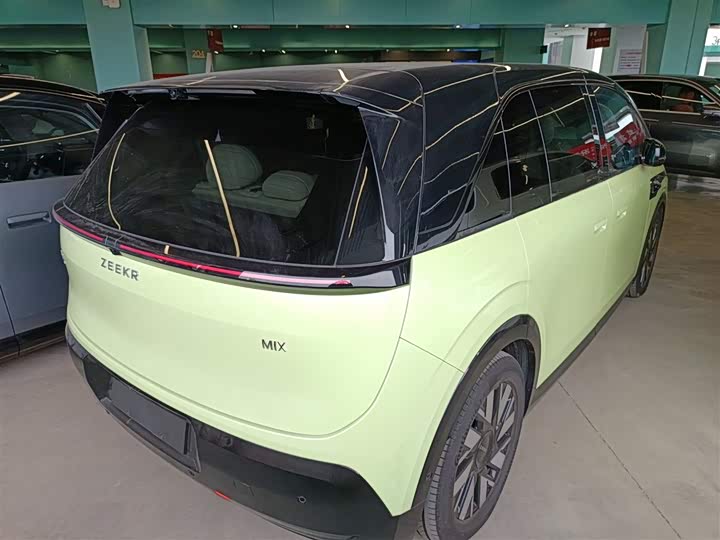 Фото 7 - Zeekr Mix