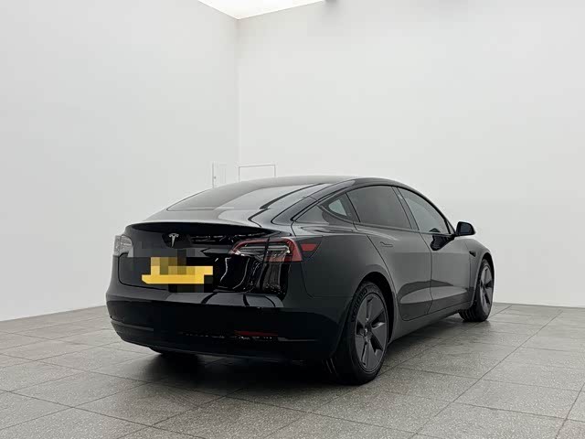 Фото 6 - Tesla Model 3