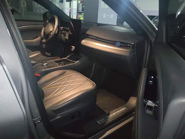 Фото 8 - Ford Mustang Mach-E