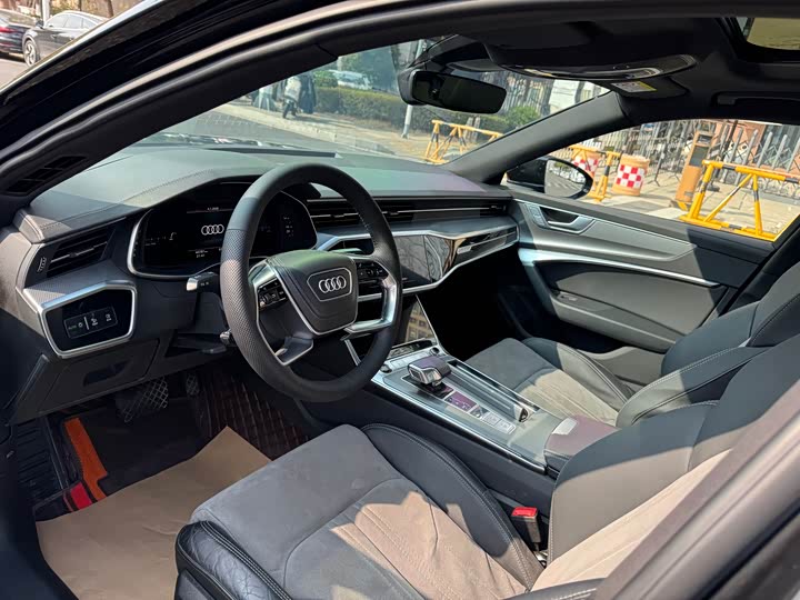 Фото 8 - Audi A6L