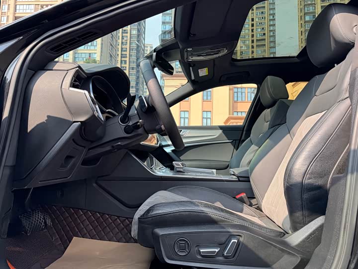 Фото 9 - Audi A6L