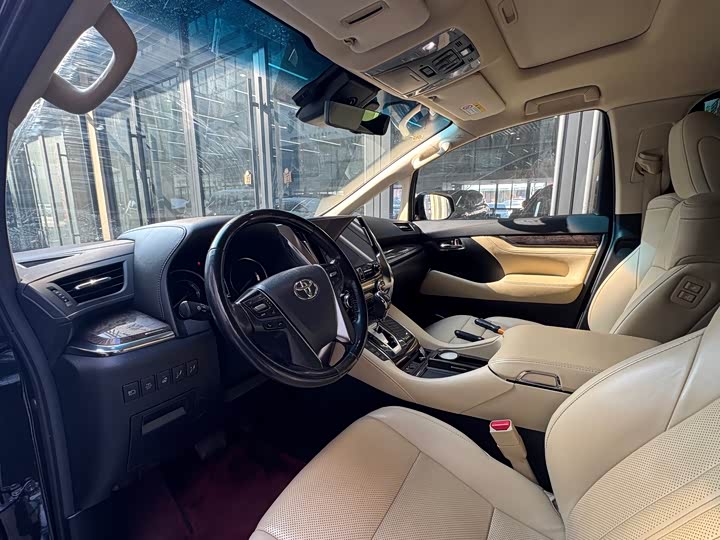 Фото 5 - Toyota Vellfire