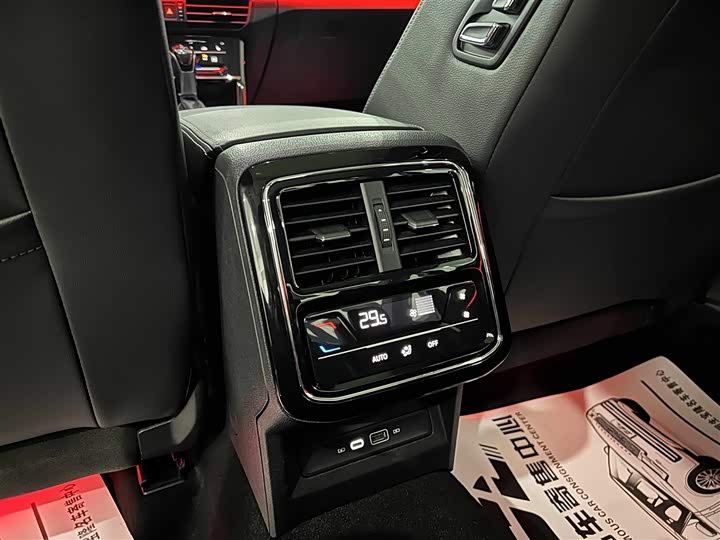 Фото 9 - Volkswagen Passat