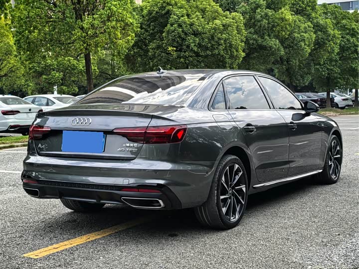 Фото 5 - Audi A4L