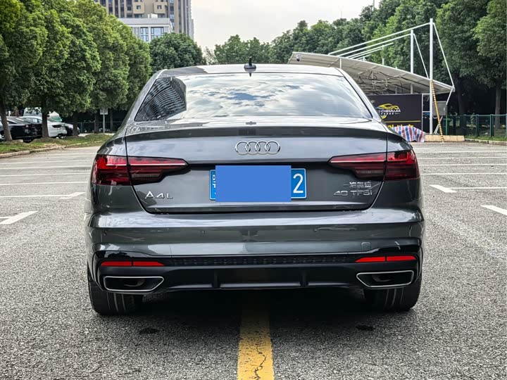 Фото 6 - Audi A4L