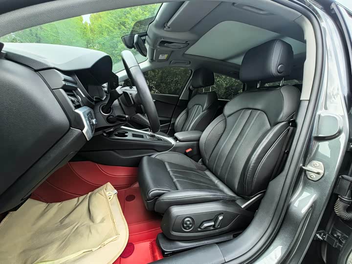 Фото 8 - Audi A4L