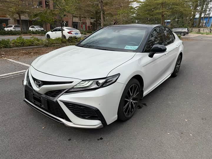 Фото 1 - Toyota Camry
