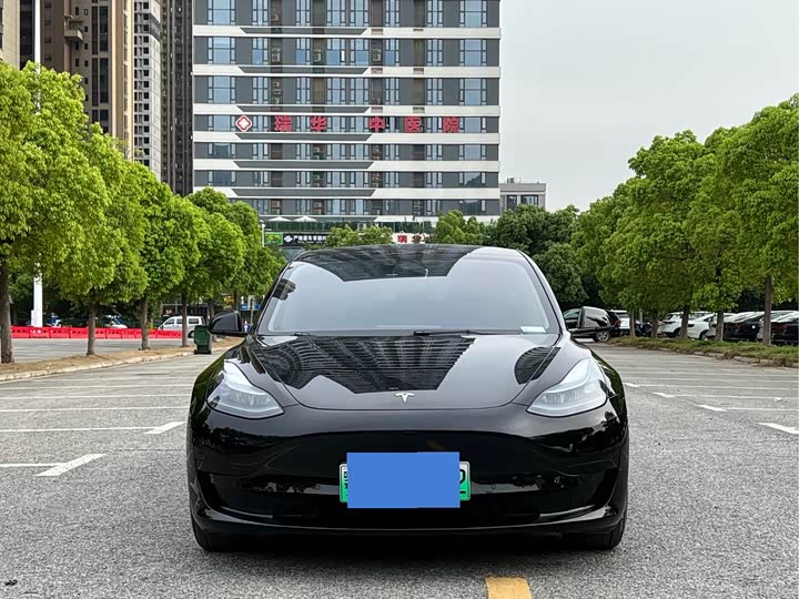 Фото 2 - Tesla Model 3