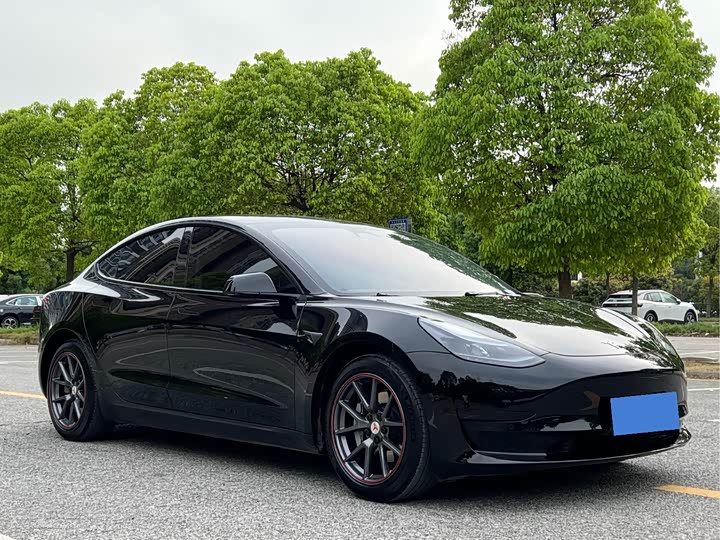 Фото 3 - Tesla Model 3