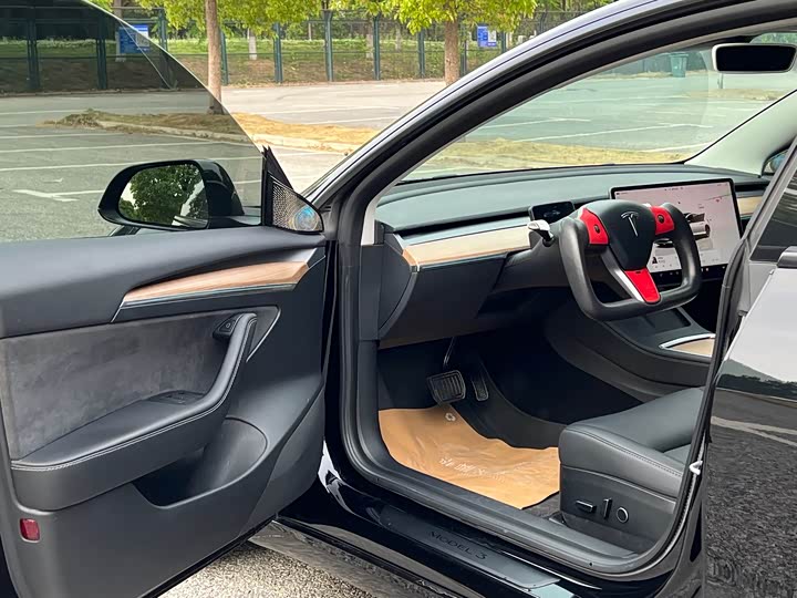 Фото 8 - Tesla Model 3