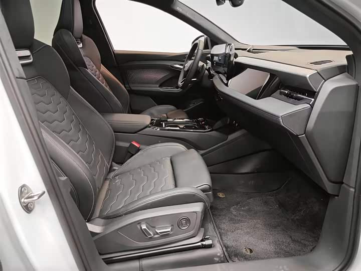 Фото 8 - Audi Q6L e-tron