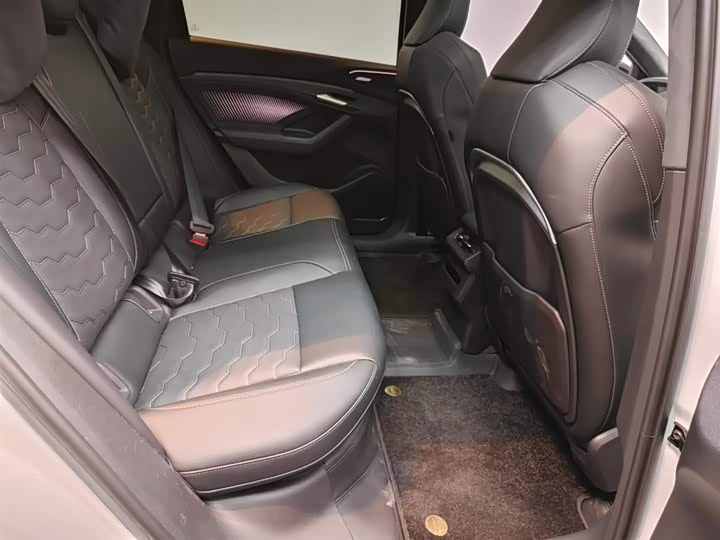 Фото 9 - Audi Q6L e-tron