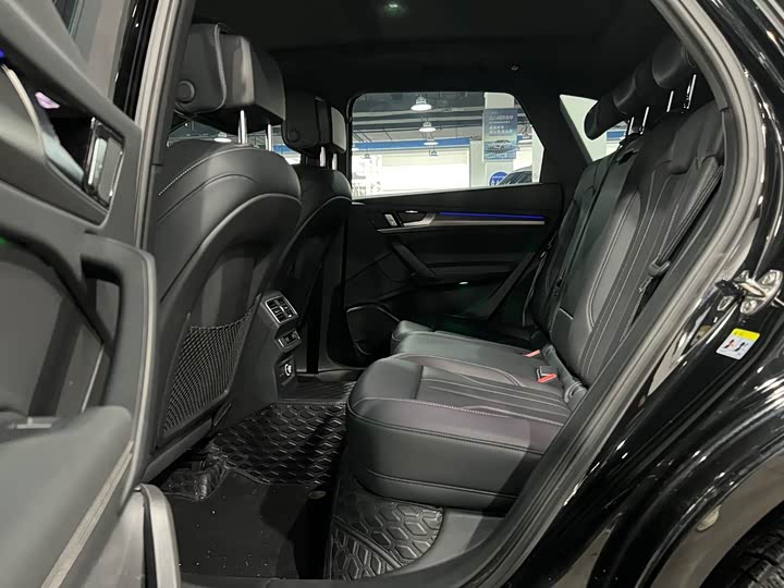 Фото 9 - Audi Q5L