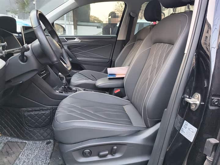 Фото 8 - Volkswagen Tiguan L Pro