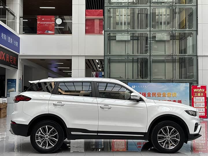 Фото 7 - Geely Atlas