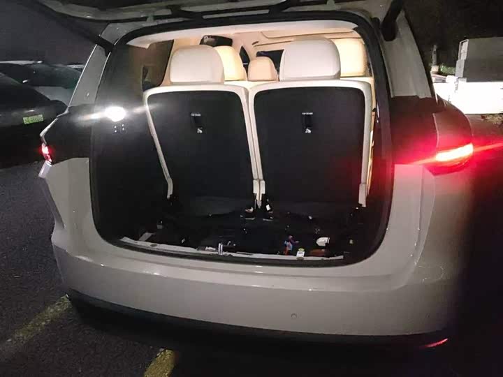 Фото 2 - LiXiang i8