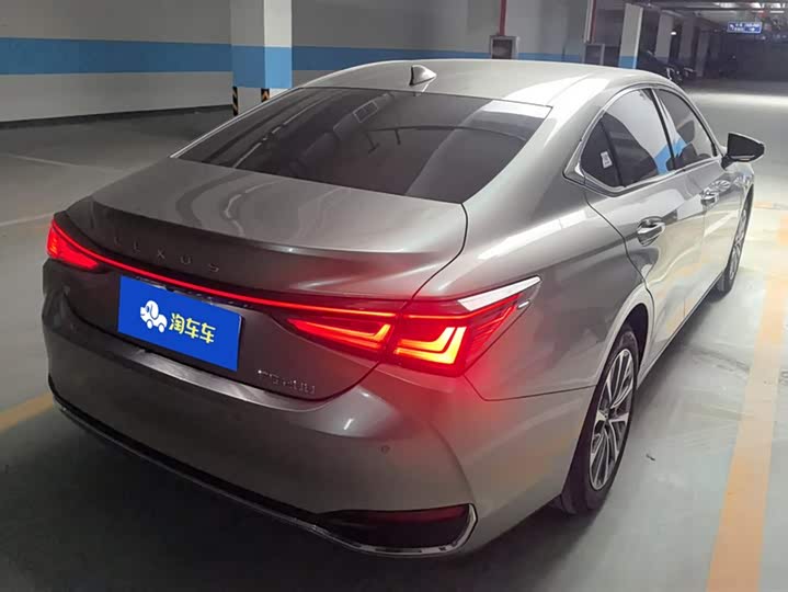 Фото 3 - Lexus ES