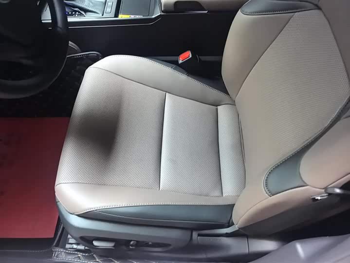 Фото 9 - Lexus ES