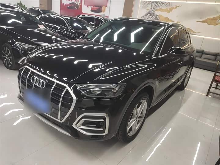 Фото 1 - Audi Q5L