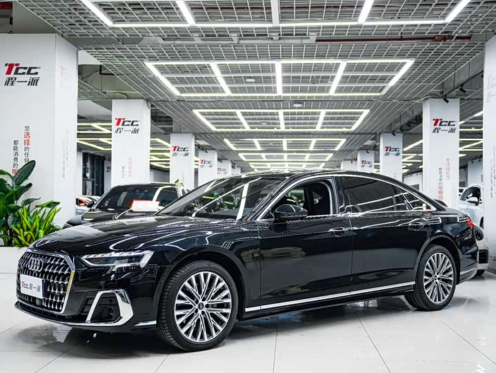 Фото 1 - Audi A8