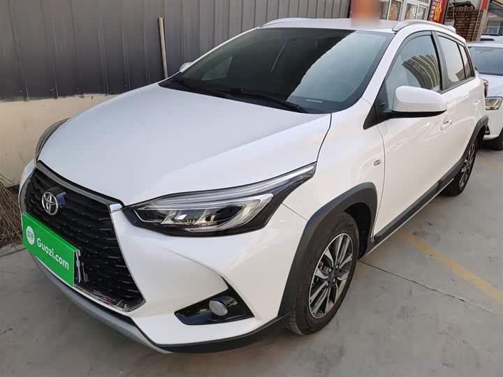 Фото 2 - Toyota Yaris L Hatchback