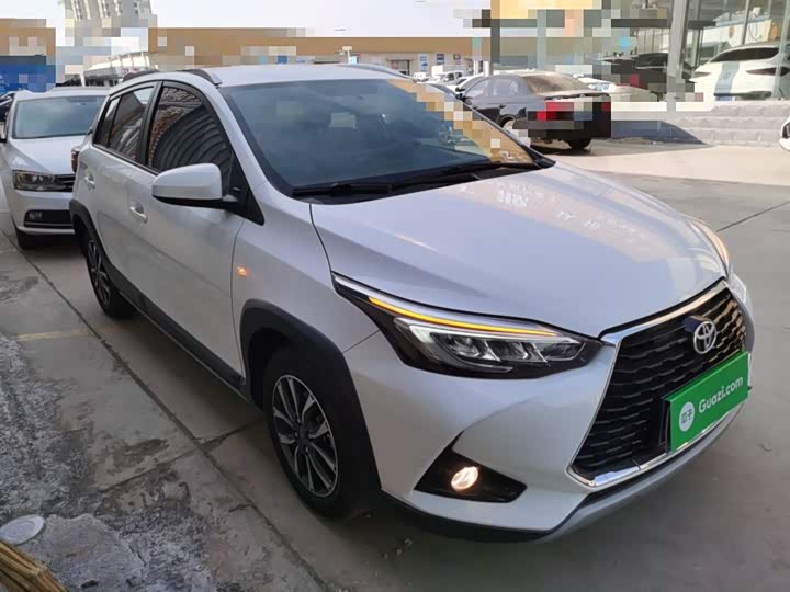 Фото 4 - Toyota Yaris L Hatchback