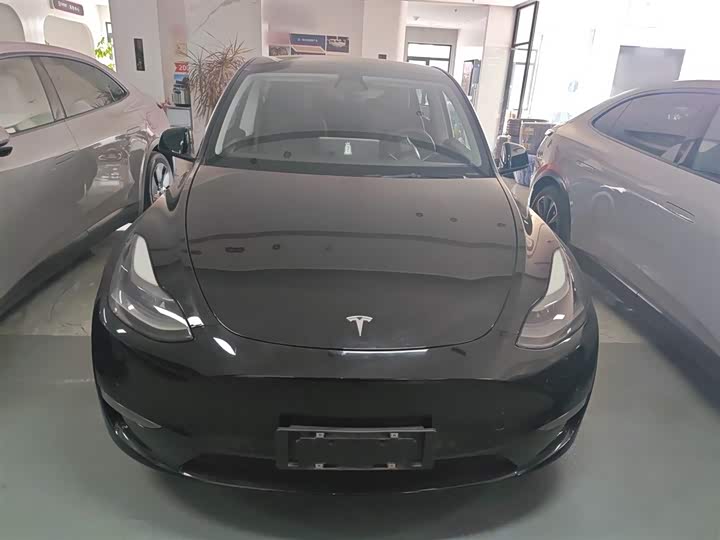 Фото 3 - Tesla Model Y