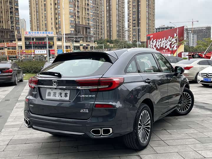 Фото 9 - Honda Avancier