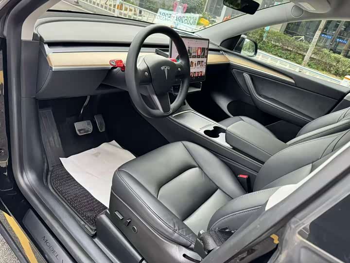 Фото 3 - Tesla Model Y