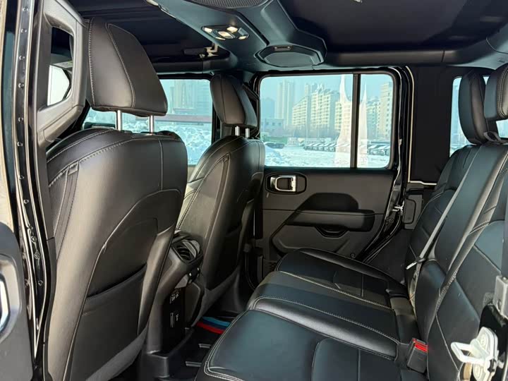 Фото 6 - Jeep Wrangler Hybrid