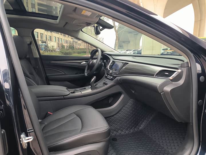 Фото 8 - Buick LaCrosse