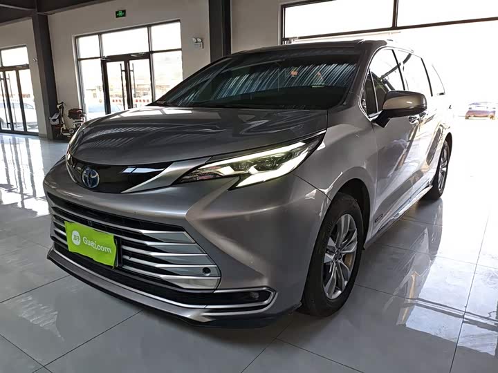 Фото 1 - Toyota Sienna