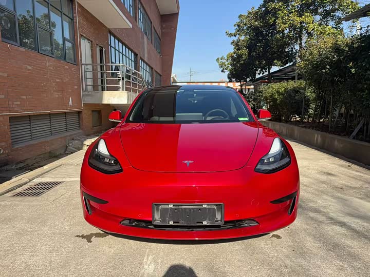 Фото 2 - Tesla Model 3