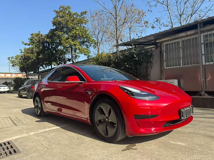 Фото 3 - Tesla Model 3
