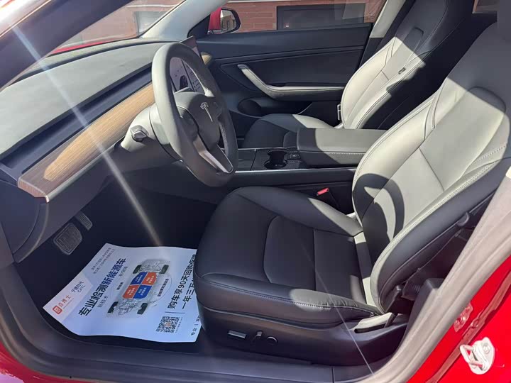 Фото 4 - Tesla Model 3