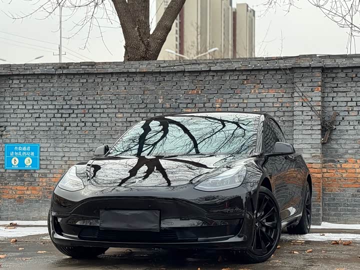Фото 1 - Tesla Model 3