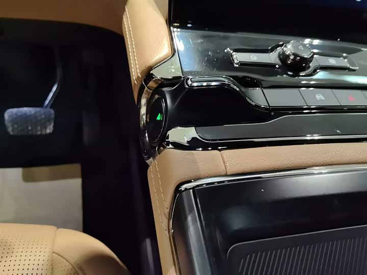 Фото 6 - Nio ES8