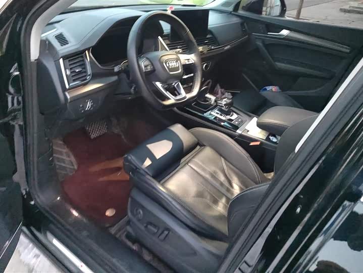 Фото 9 - Audi Q5L